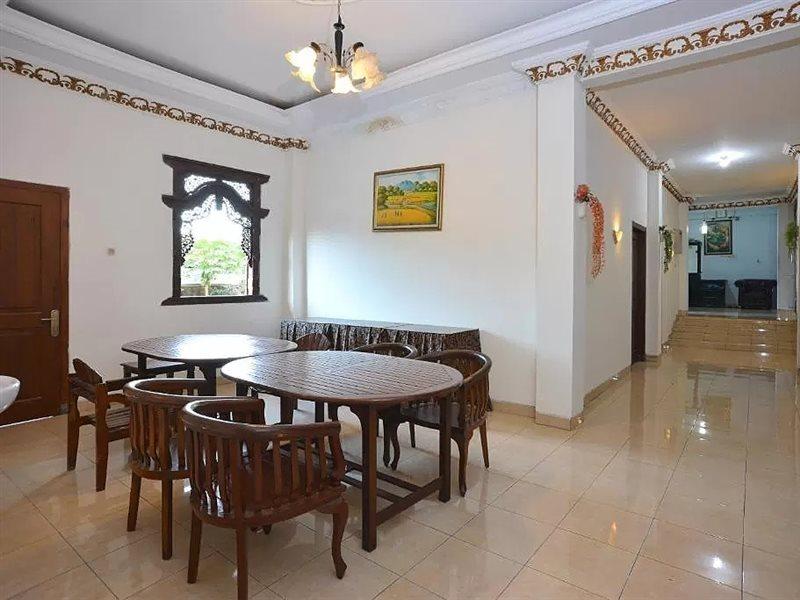 Oyo 586 Hotel Wijaya Kalasan Esterno foto