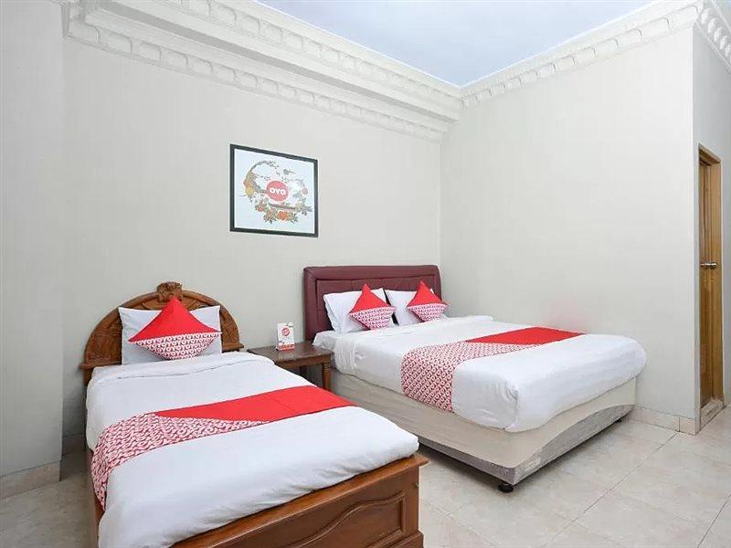 Oyo 586 Hotel Wijaya Kalasan Esterno foto