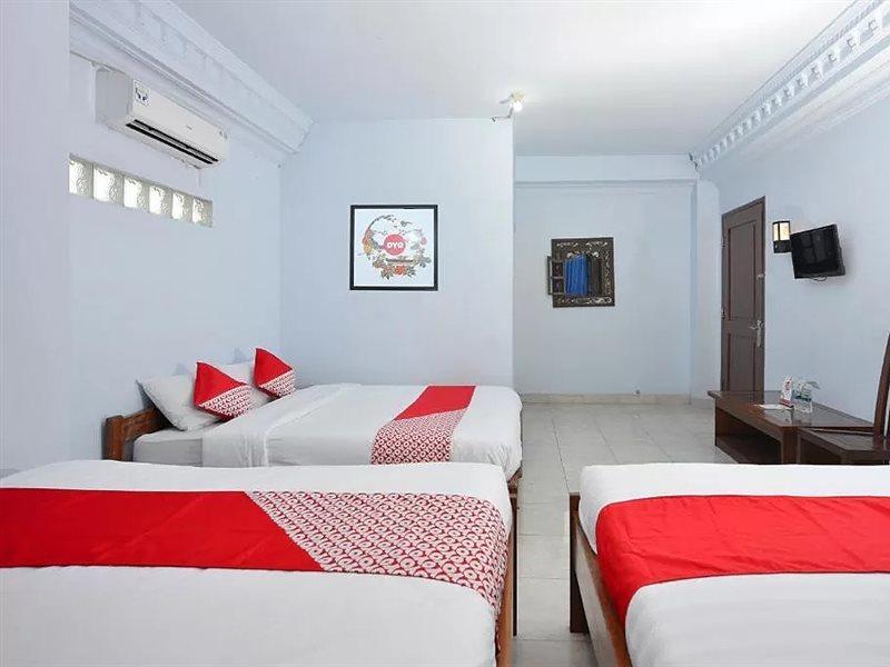 Oyo 586 Hotel Wijaya Kalasan Esterno foto
