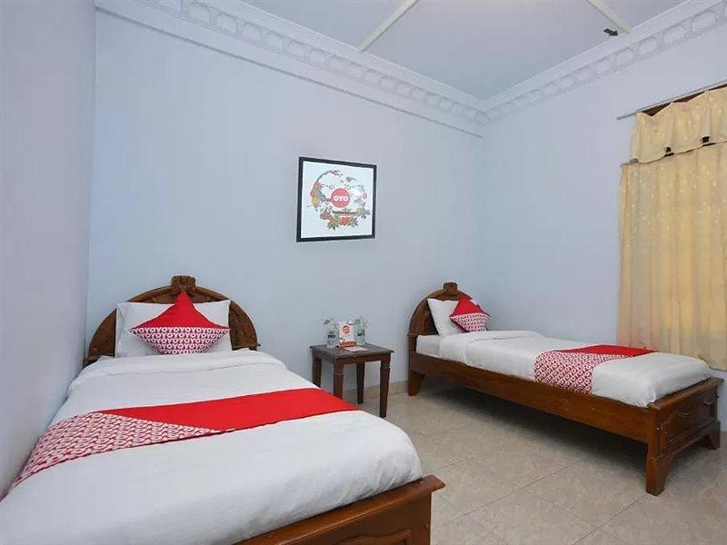 Oyo 586 Hotel Wijaya Kalasan Esterno foto