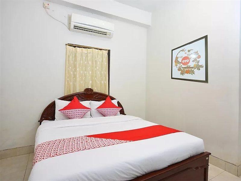Oyo 586 Hotel Wijaya Kalasan Esterno foto