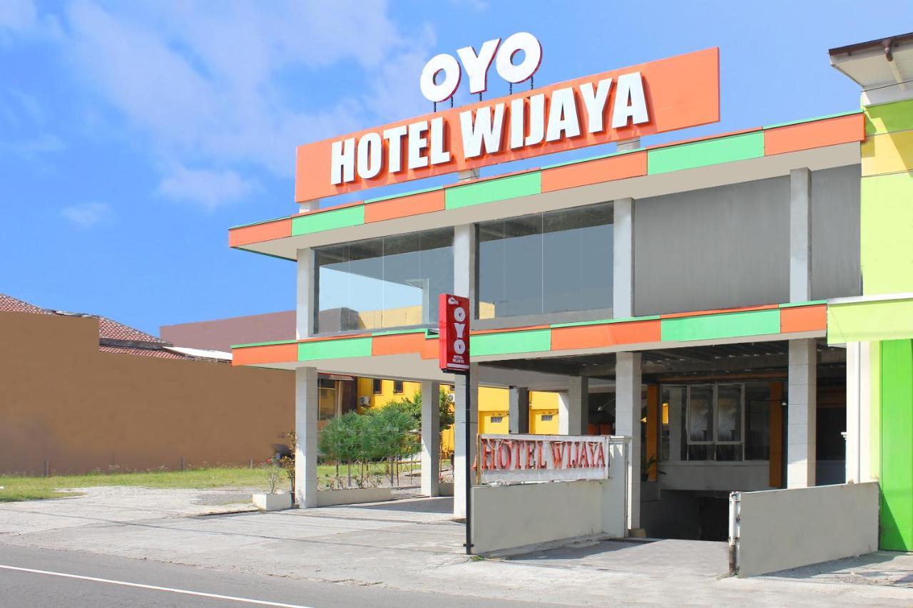 Oyo 586 Hotel Wijaya Kalasan Esterno foto