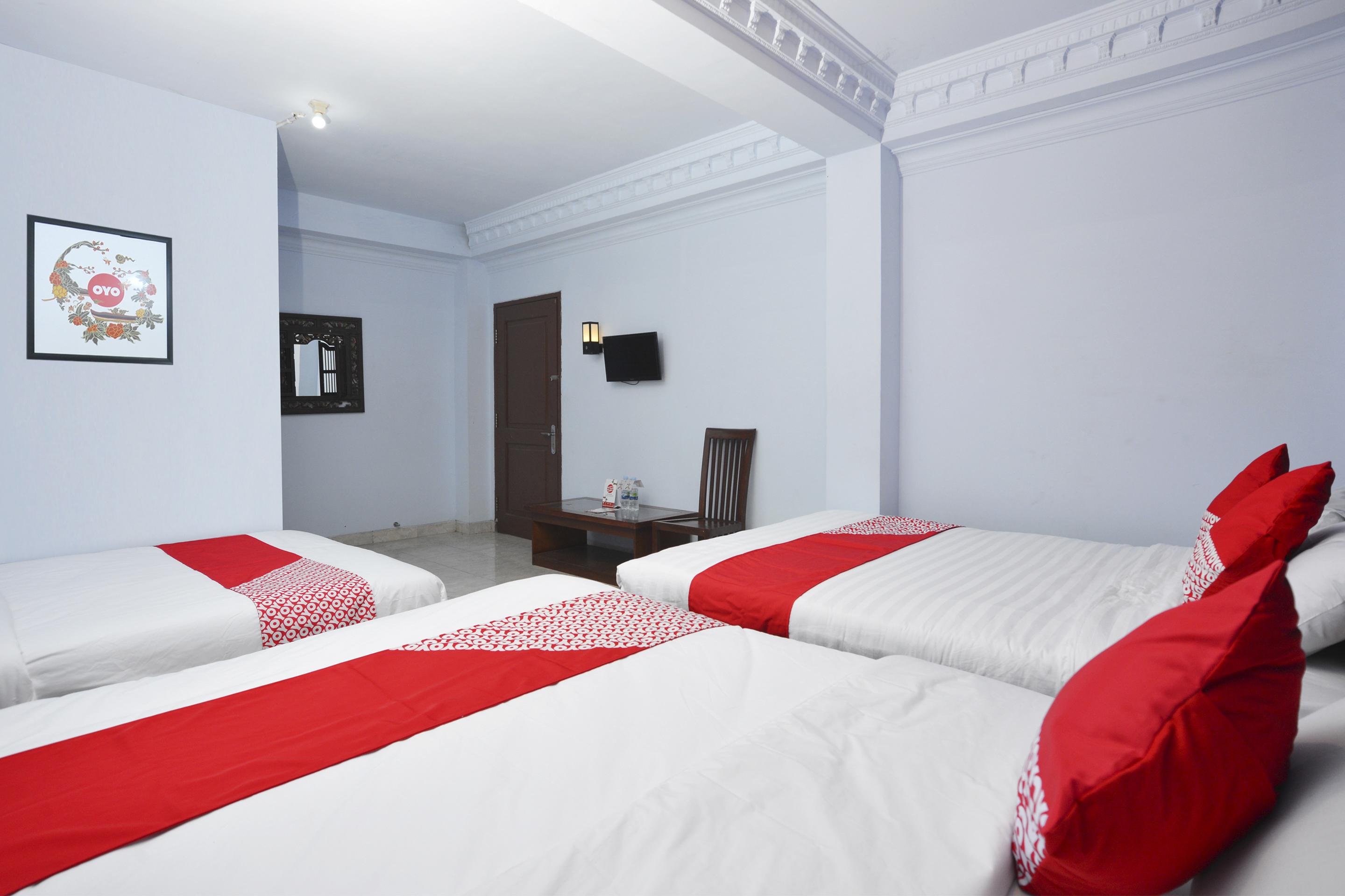Oyo 586 Hotel Wijaya Kalasan Esterno foto