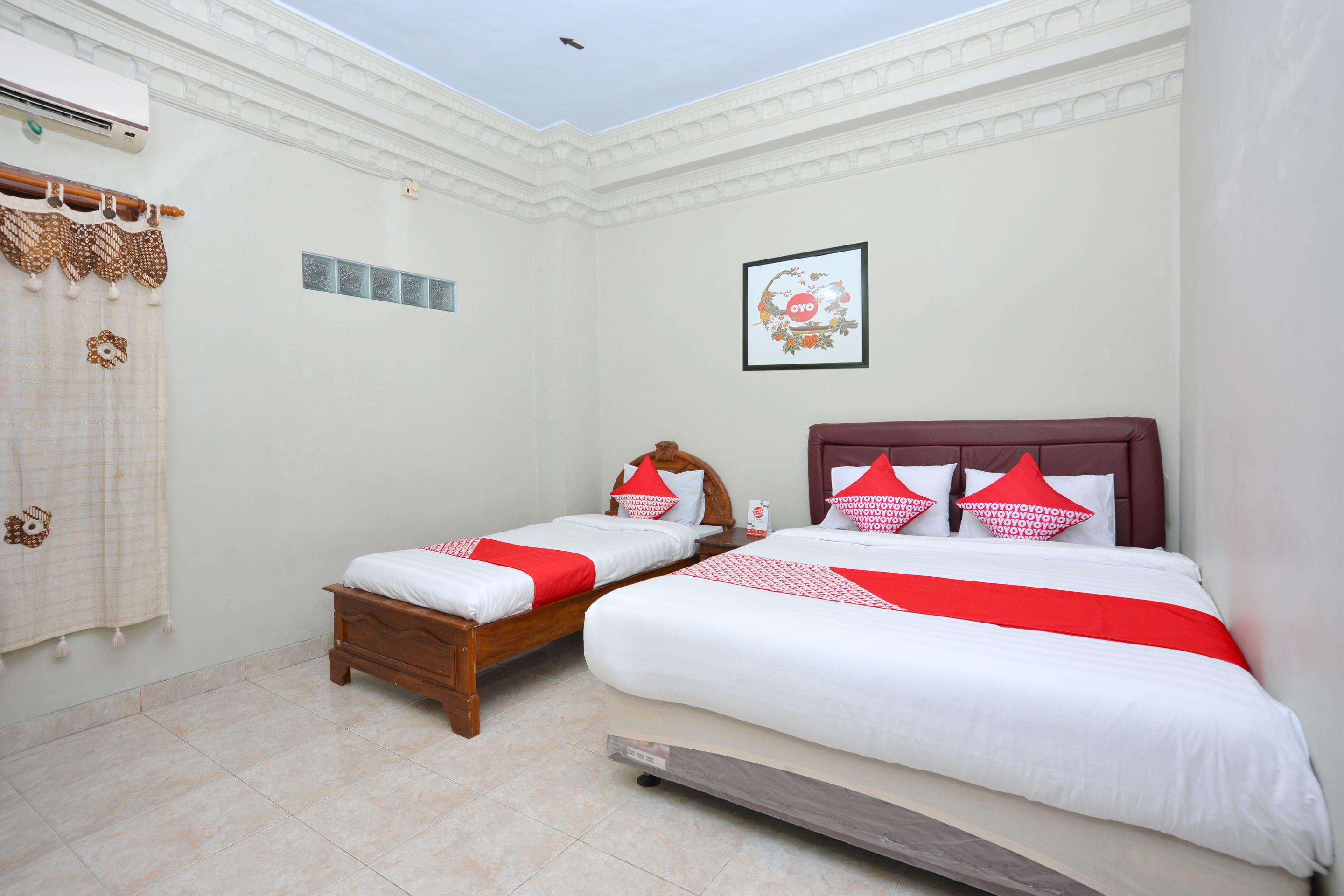 Oyo 586 Hotel Wijaya Kalasan Esterno foto