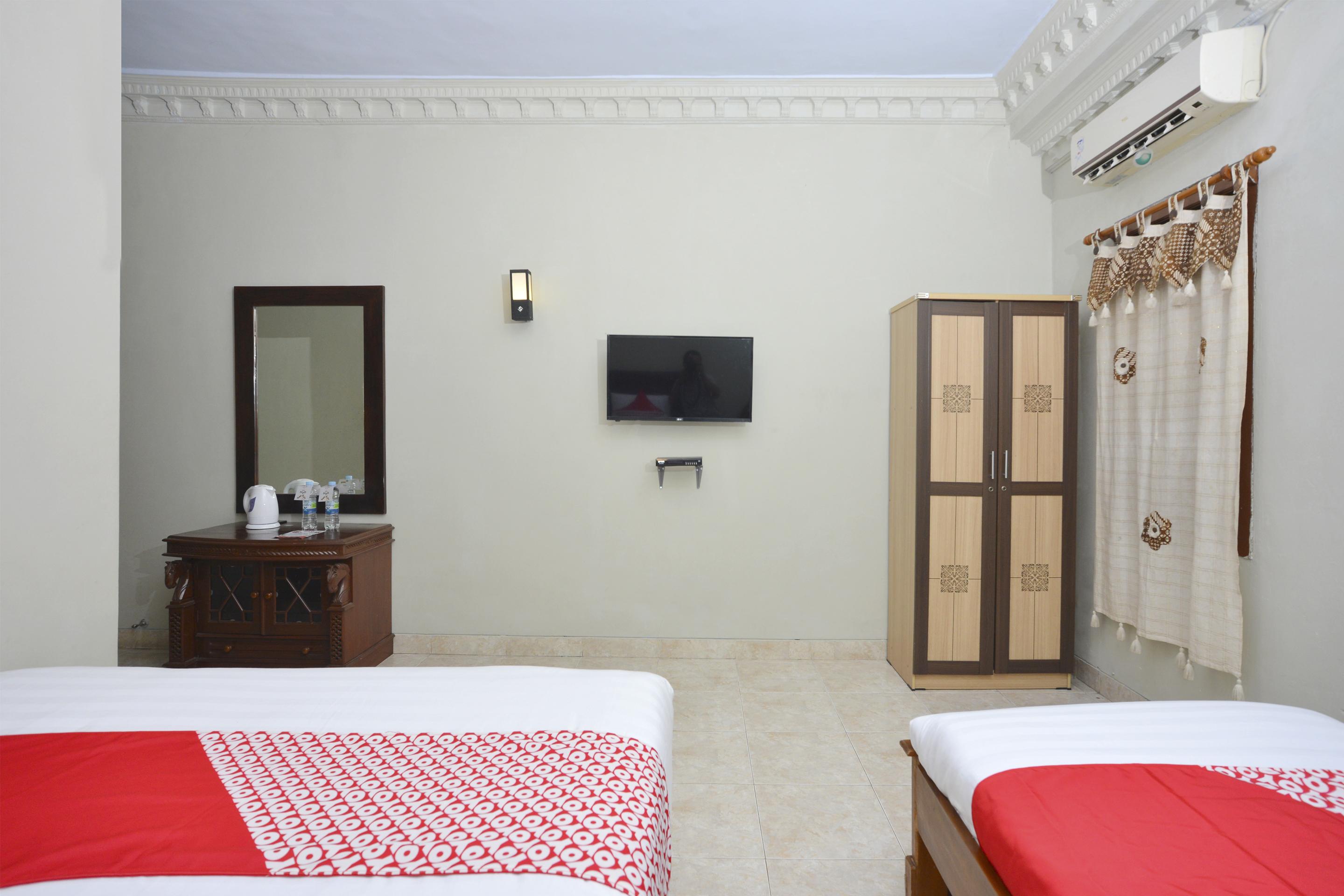 Oyo 586 Hotel Wijaya Kalasan Esterno foto