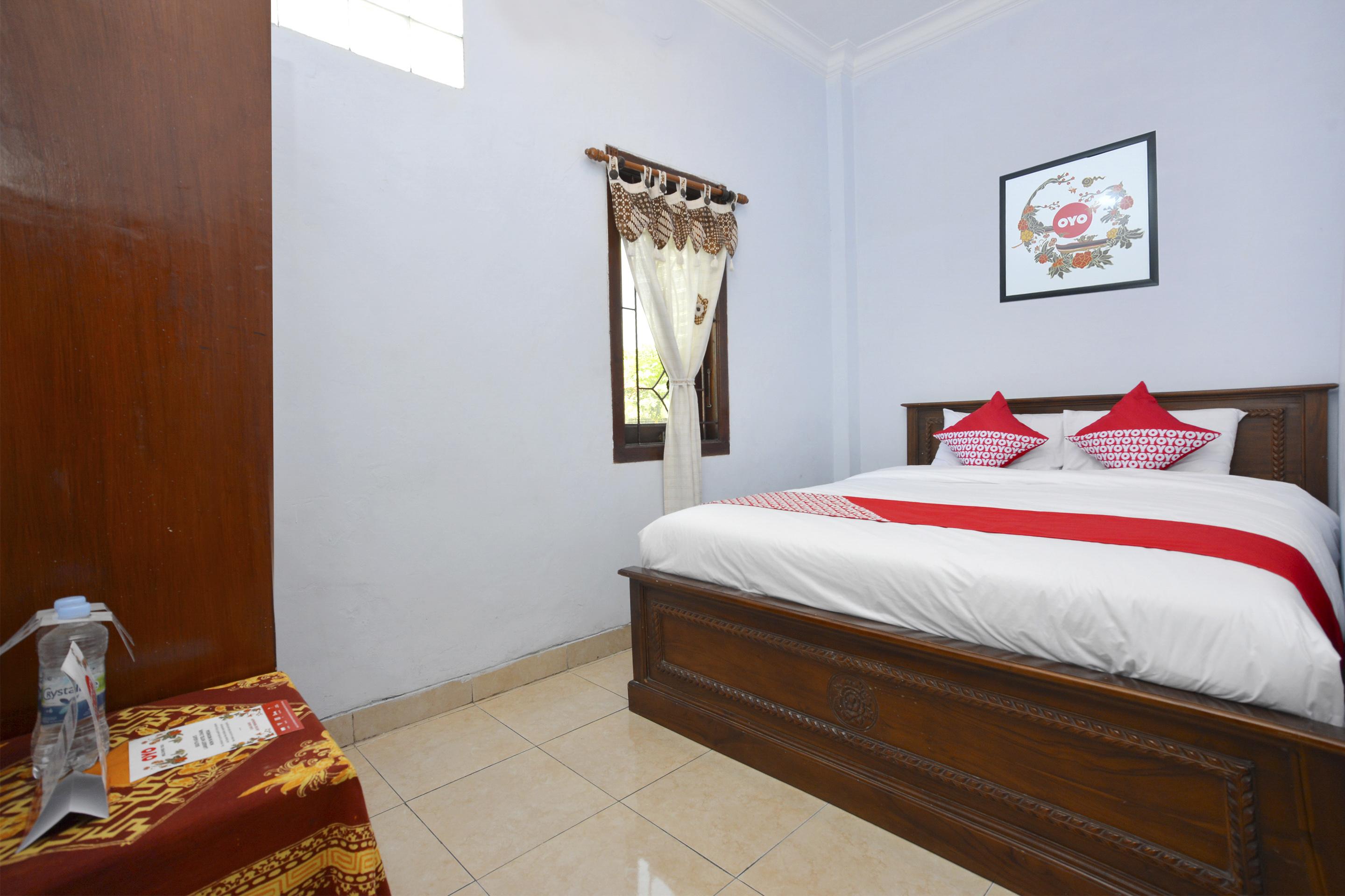 Oyo 586 Hotel Wijaya Kalasan Esterno foto