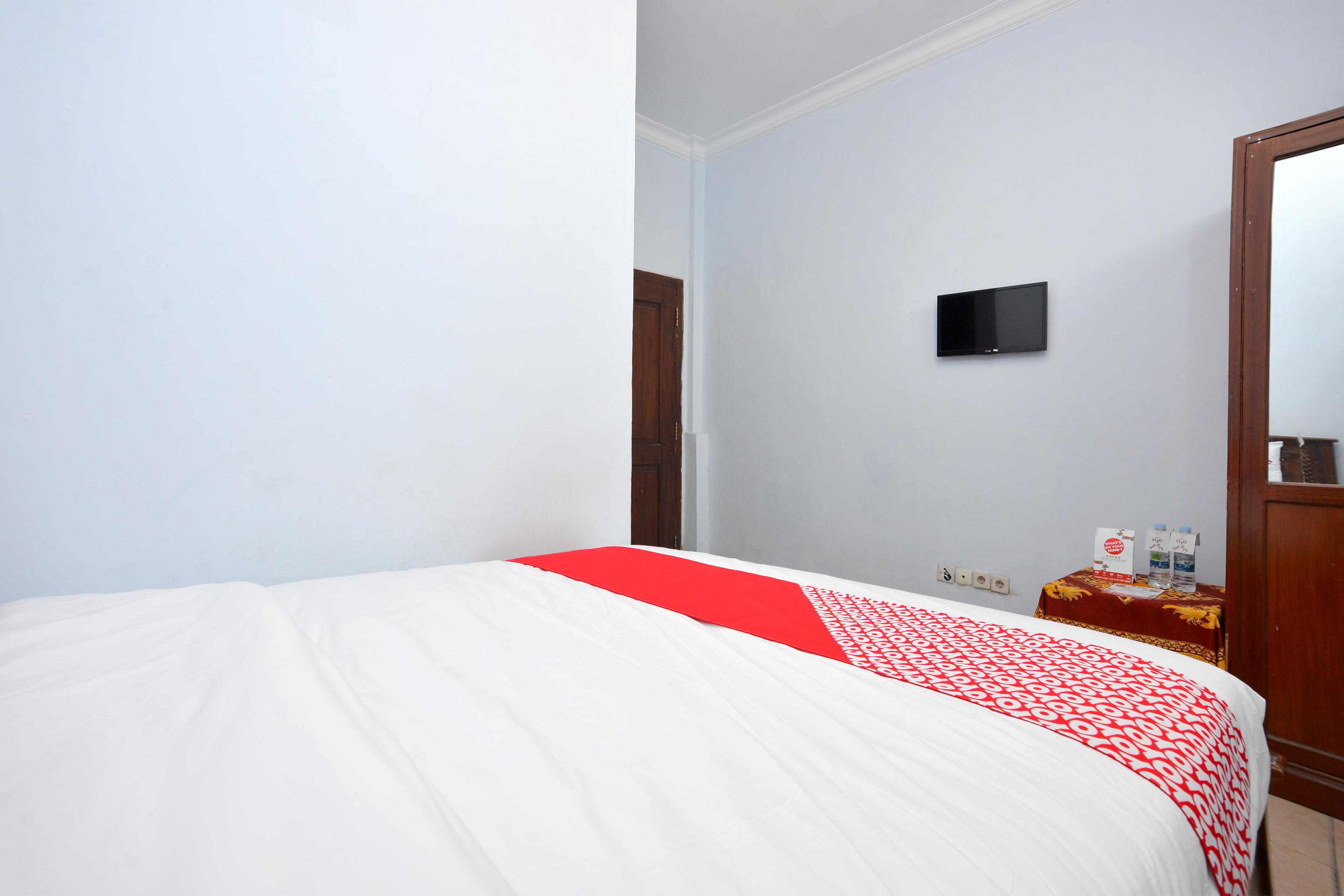 Oyo 586 Hotel Wijaya Kalasan Esterno foto
