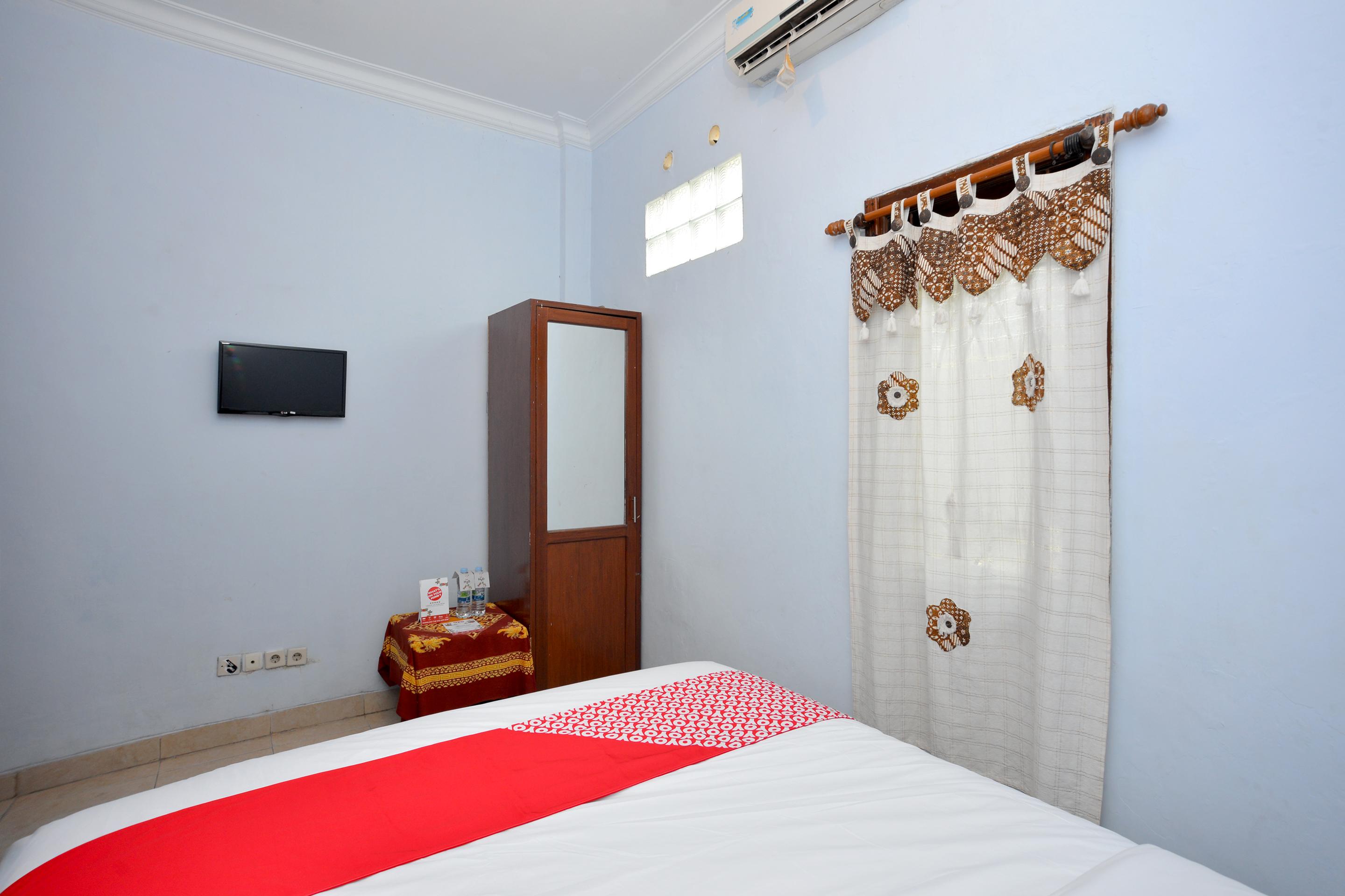 Oyo 586 Hotel Wijaya Kalasan Esterno foto