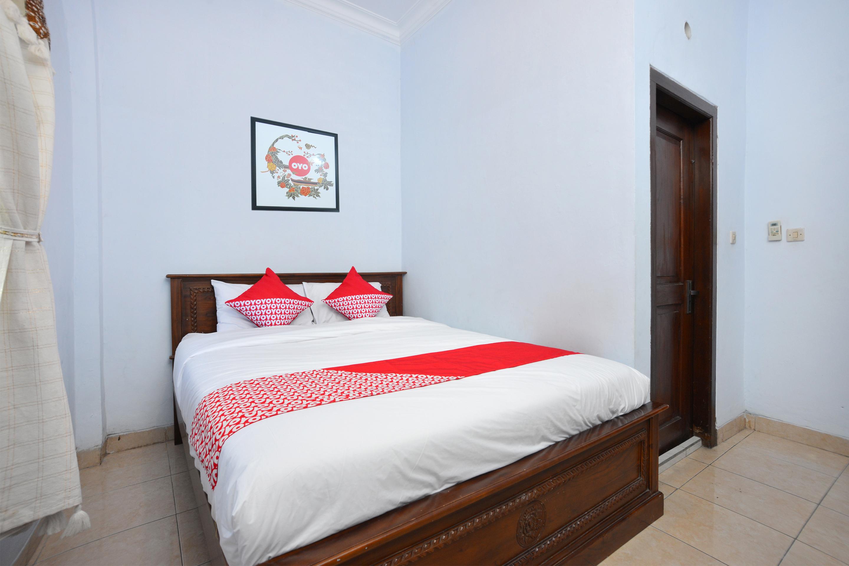 Oyo 586 Hotel Wijaya Kalasan Esterno foto
