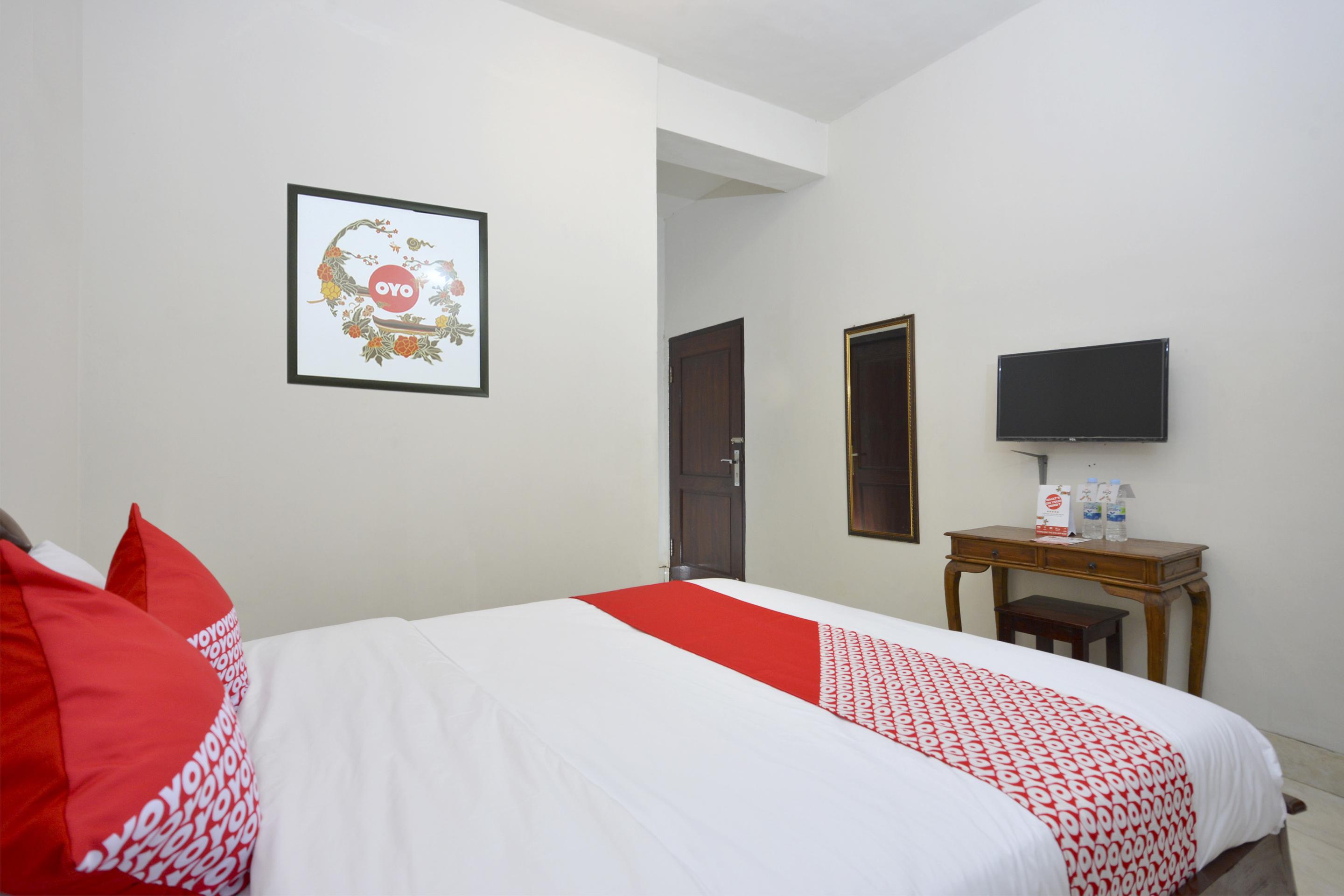Oyo 586 Hotel Wijaya Kalasan Esterno foto