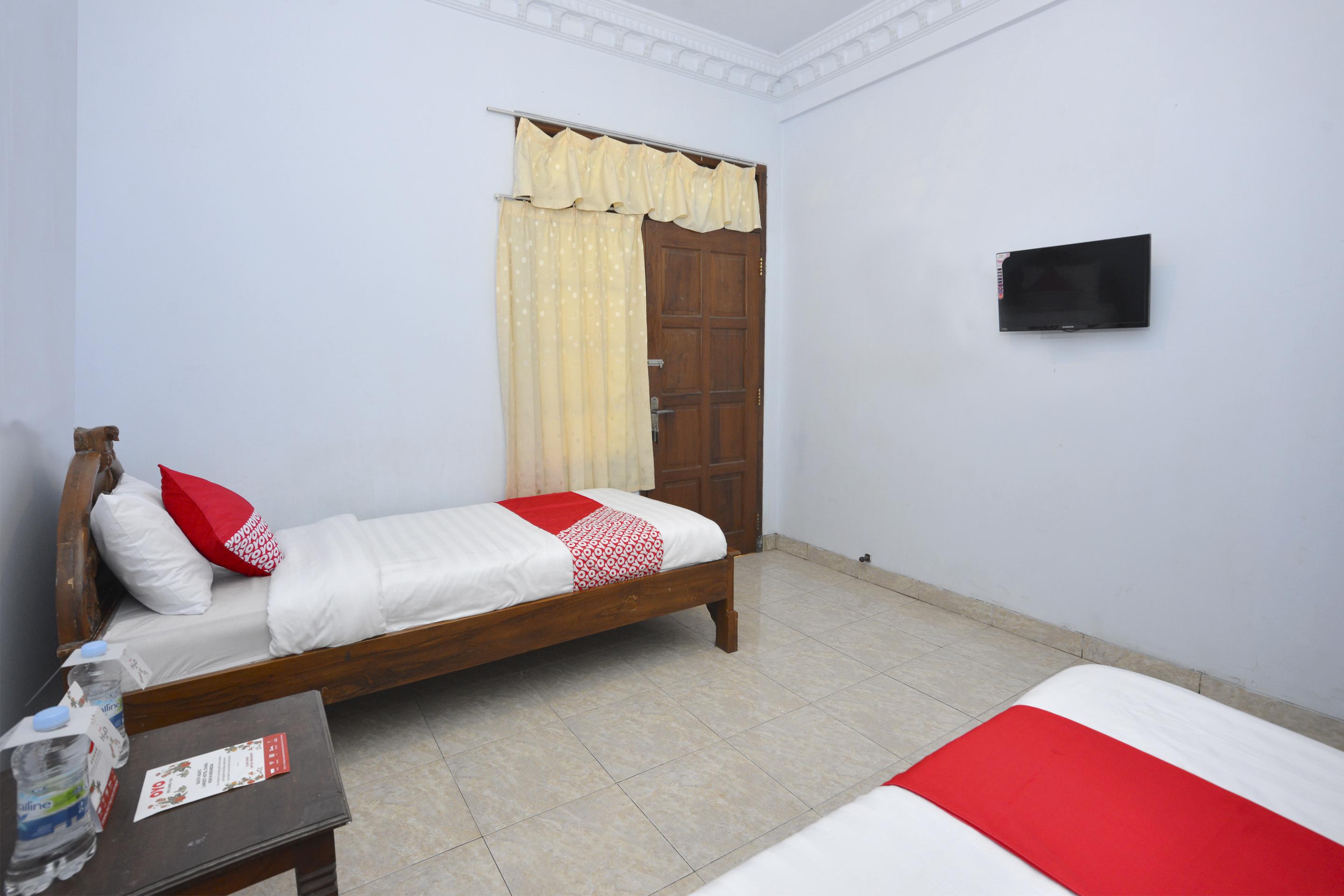 Oyo 586 Hotel Wijaya Kalasan Esterno foto