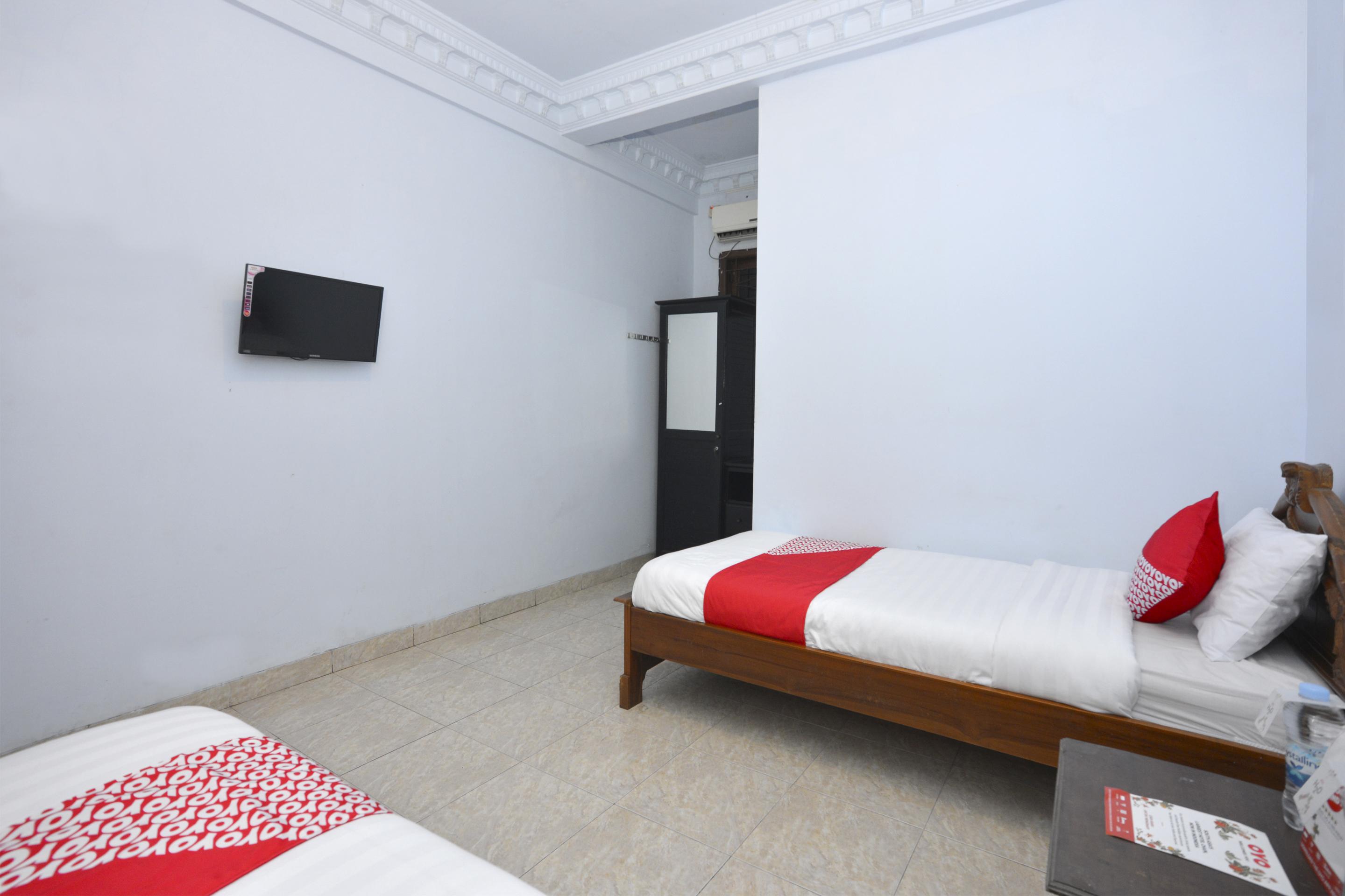 Oyo 586 Hotel Wijaya Kalasan Esterno foto