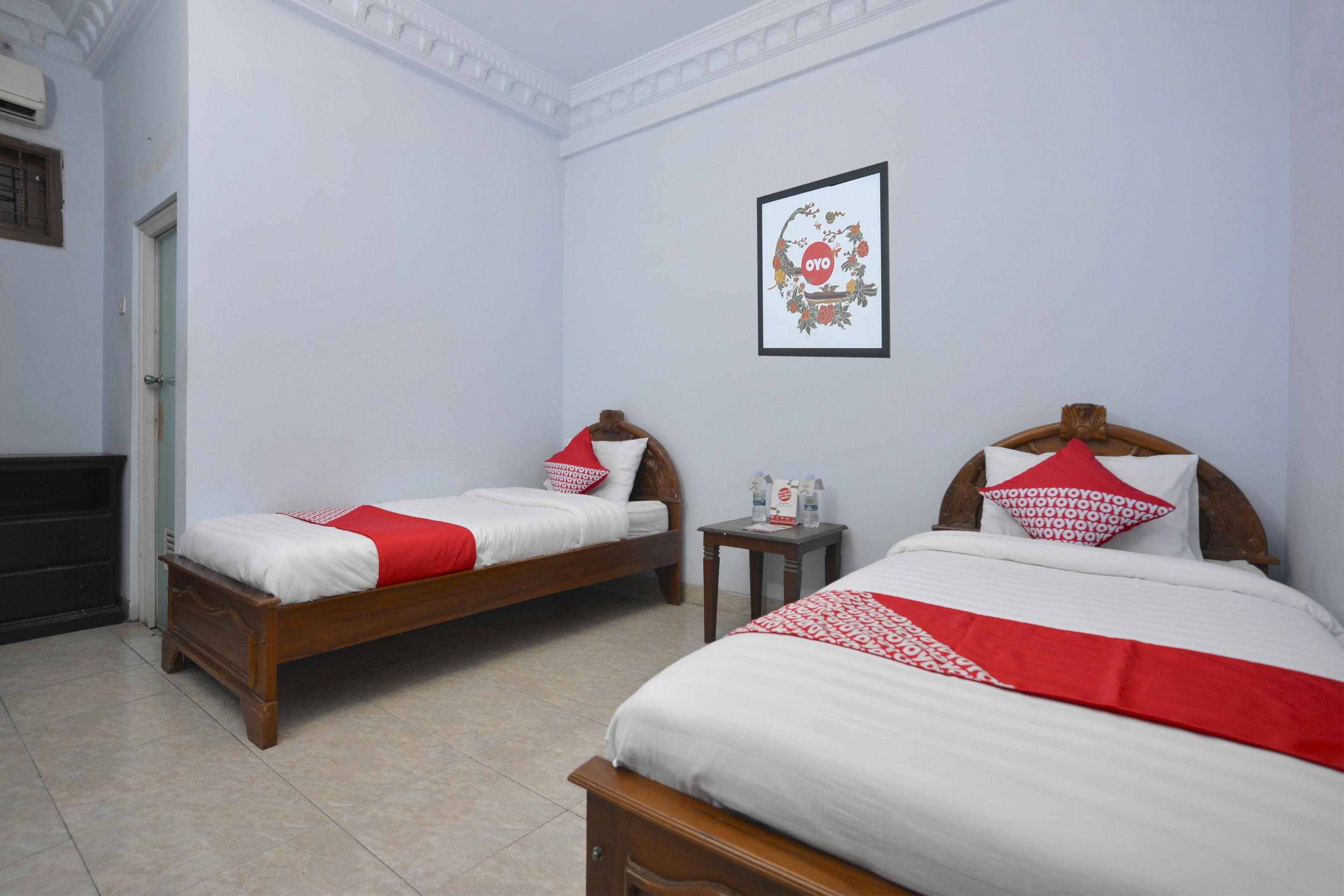 Oyo 586 Hotel Wijaya Kalasan Esterno foto