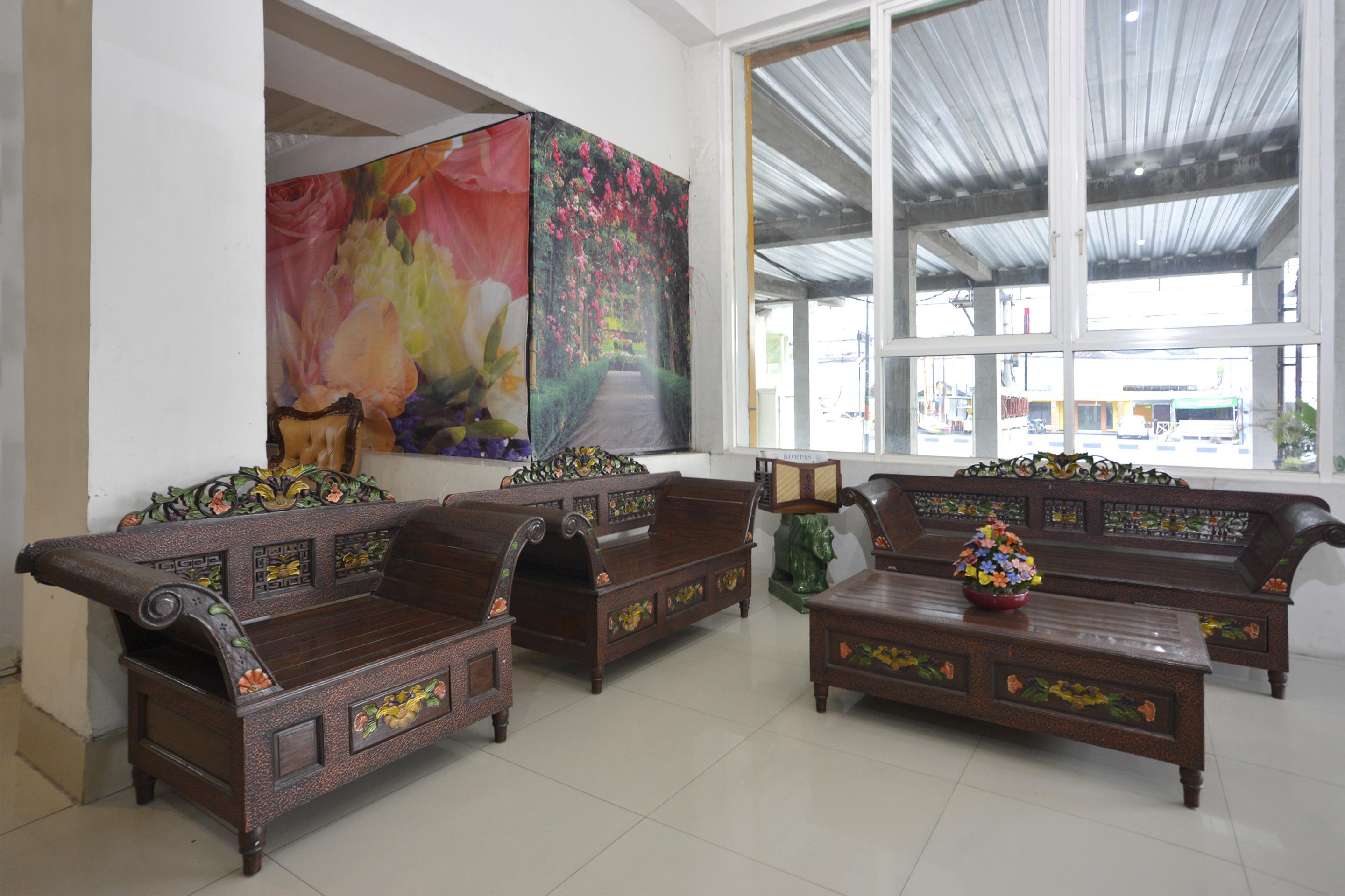 Oyo 586 Hotel Wijaya Kalasan Esterno foto