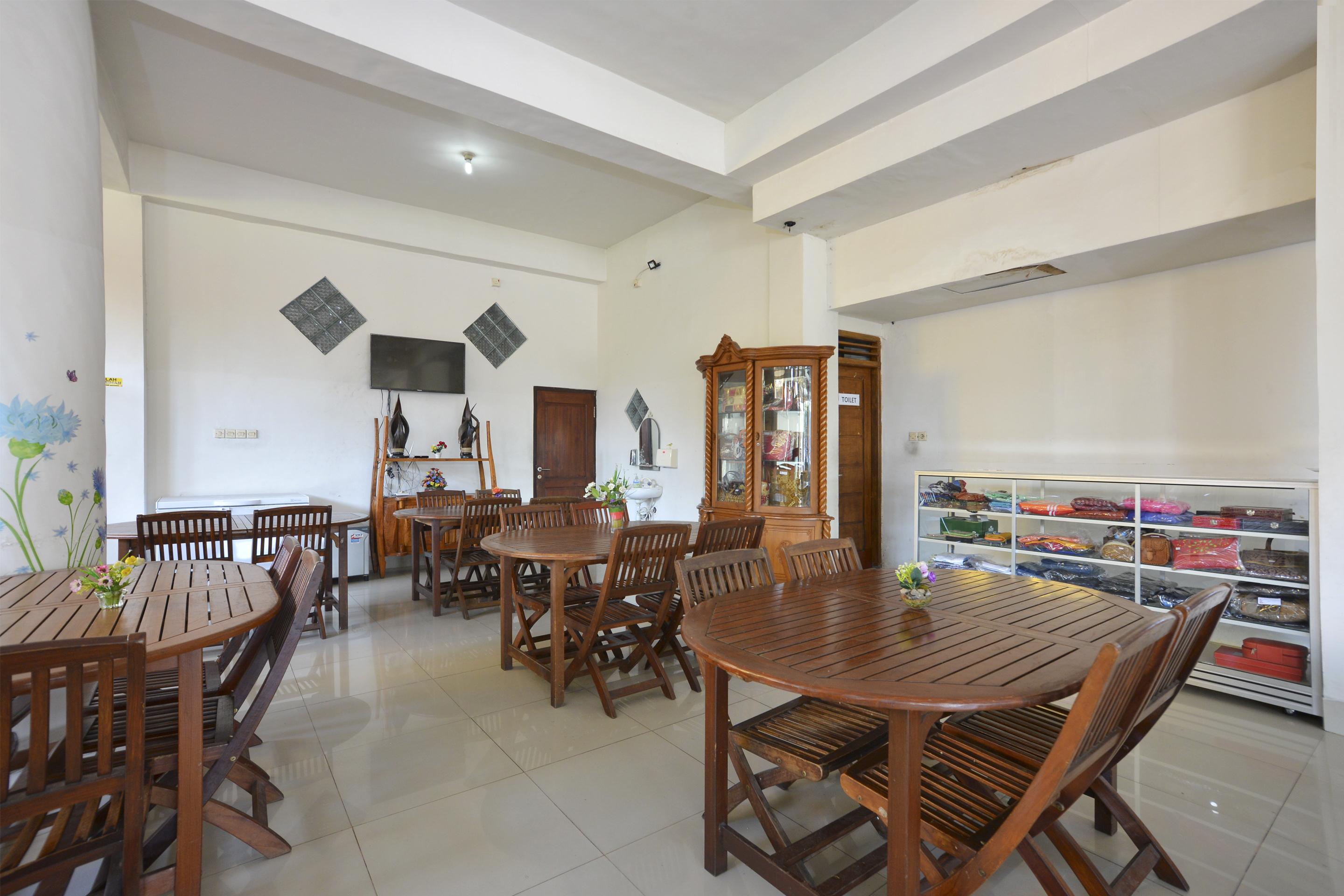 Oyo 586 Hotel Wijaya Kalasan Esterno foto