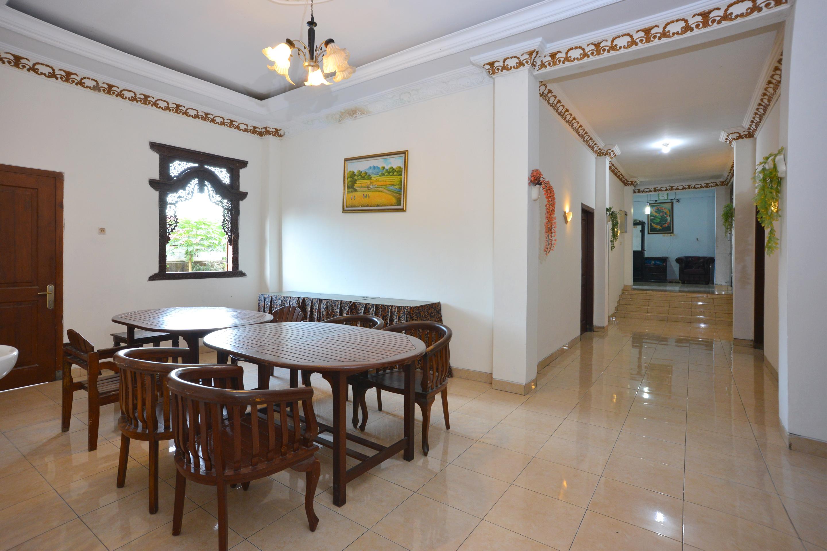 Oyo 586 Hotel Wijaya Kalasan Esterno foto
