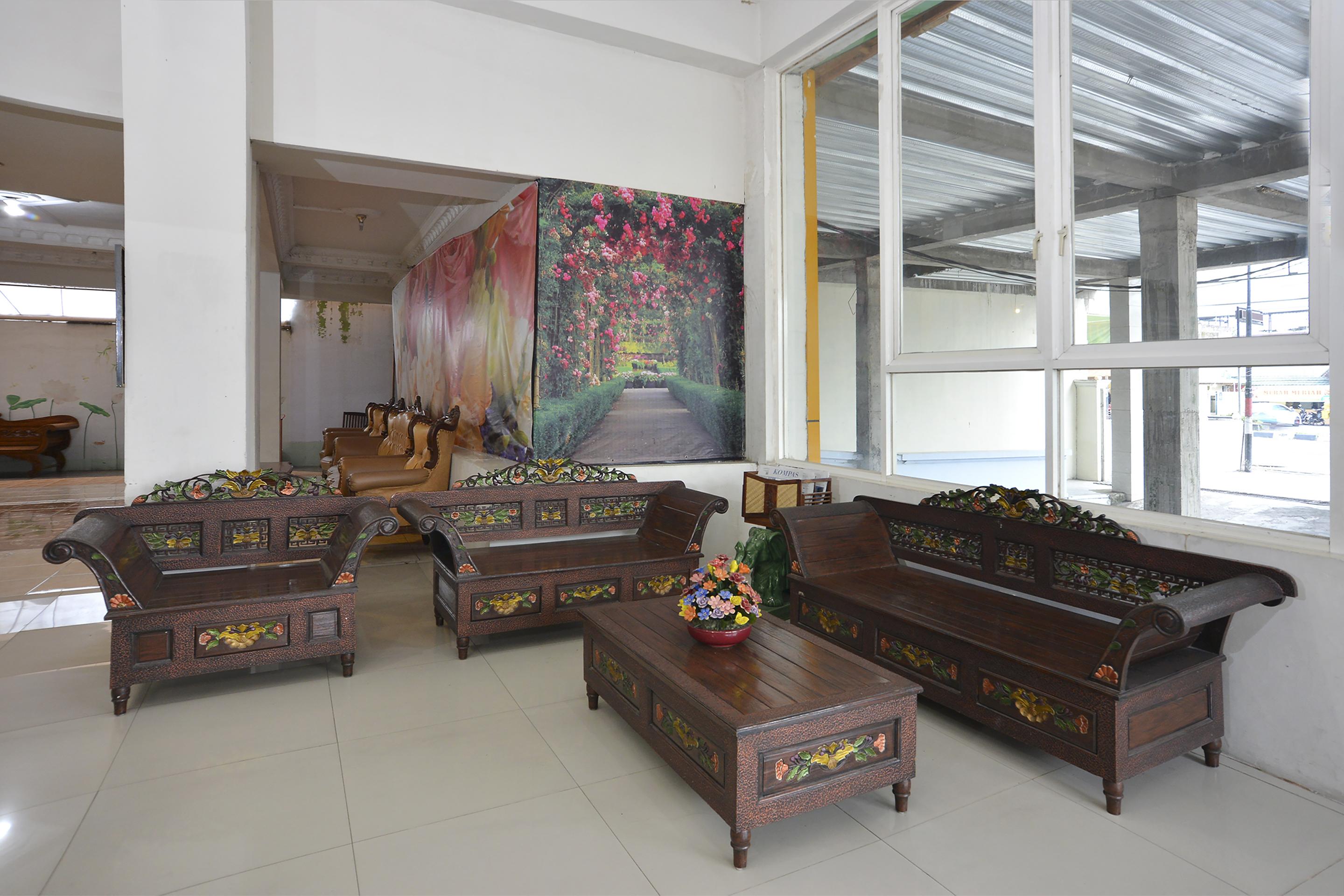 Oyo 586 Hotel Wijaya Kalasan Esterno foto